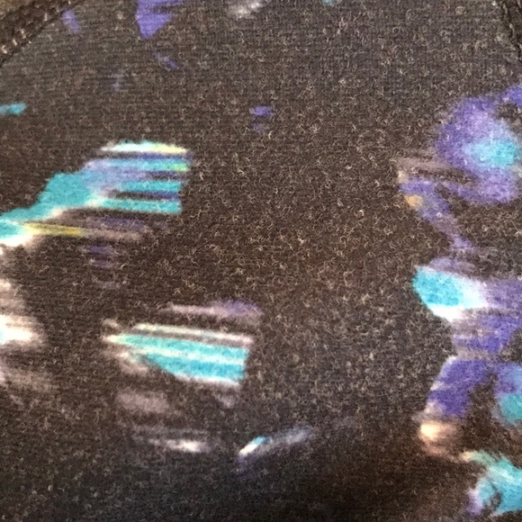 Zella multi color legging with mesh inserts - Picture 8 of 8